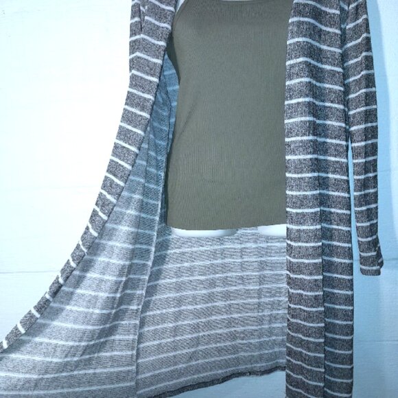 Charlotte Russe Women's Plus Size 3x Grey White Long Sleeve Cardigan Sweater - Picture 5 of 7